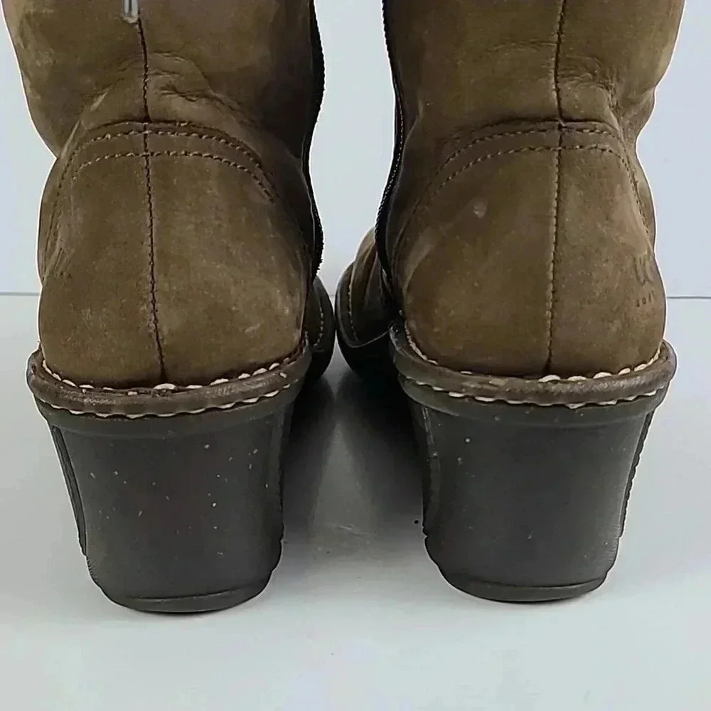 Ugg Australia Skylair 1936 leather boot with sheepskin lining